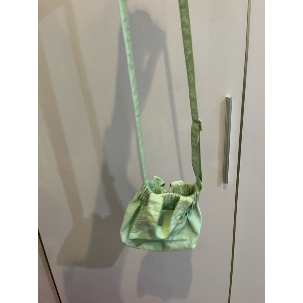 Preloved BTV micro sling bag mint