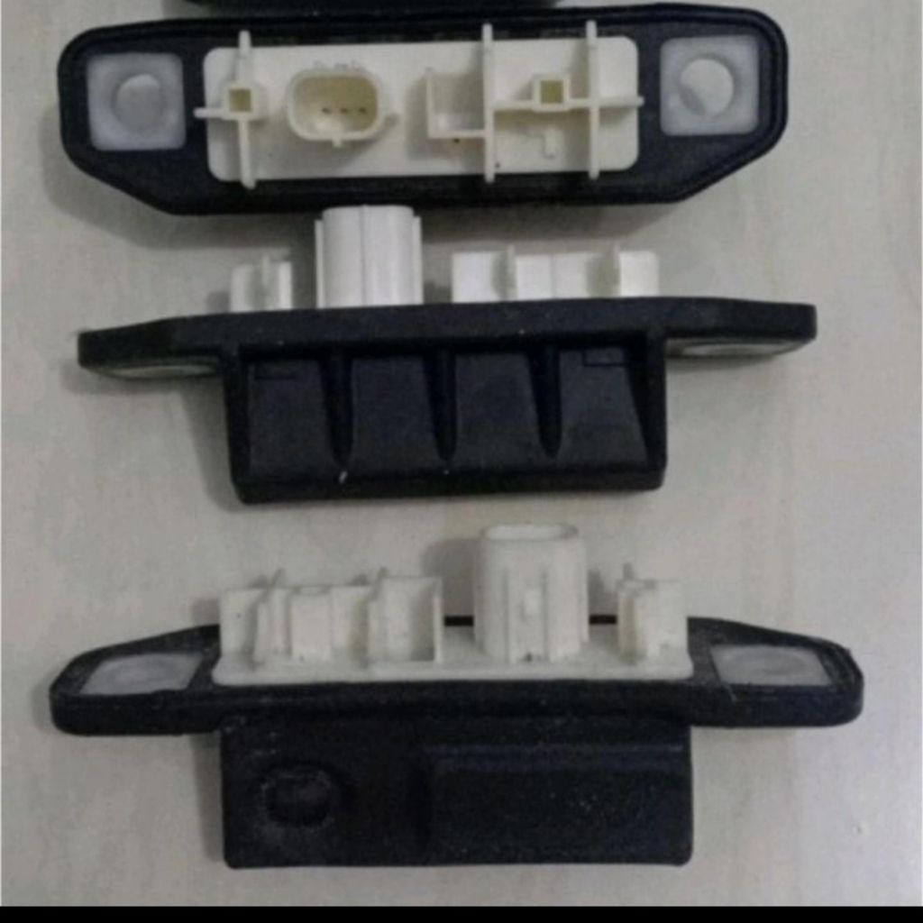Switch Pintu Bagasi Toyota Innova Reborn Venturer
