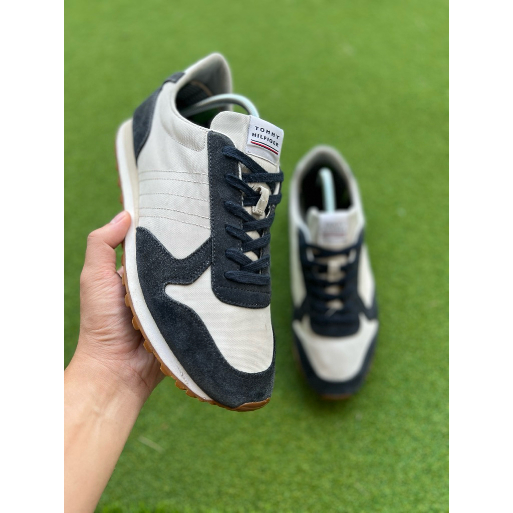 Tommy Hilfiger size 46 - Second Sneakers Branded Sepatu Bekas
