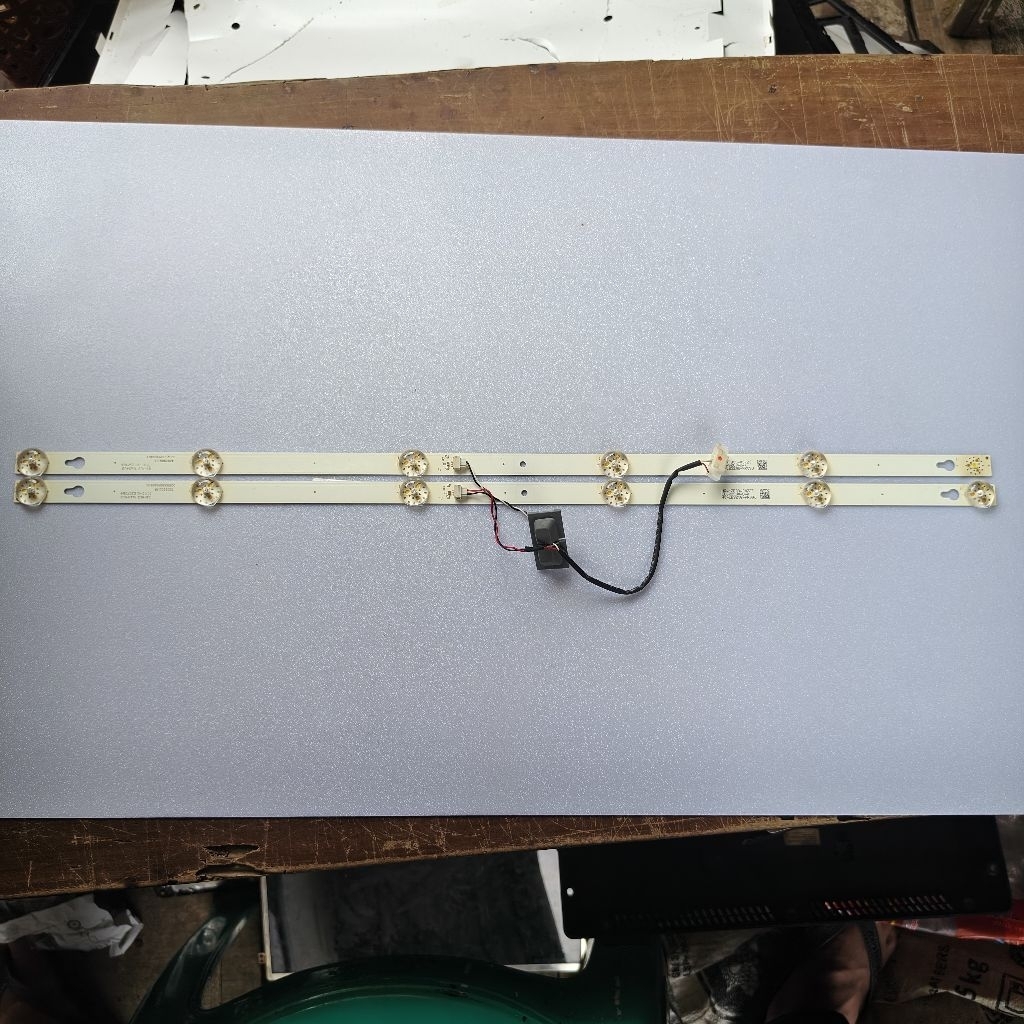 Lampu TV Backlight Smart TV LCD LED TV TCL 32 Inch tipe L32S4900 cabutan normal tested mulus no minu