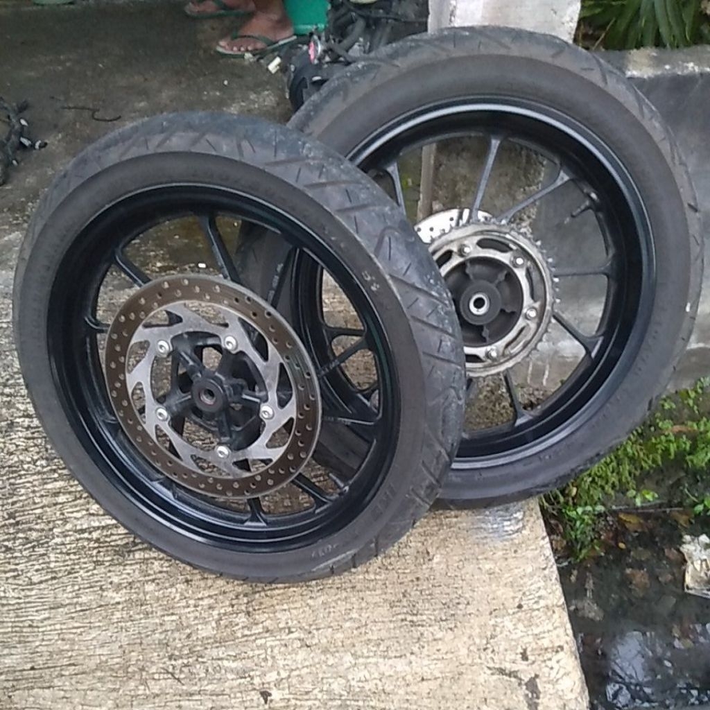 velg original yamaha r15 v3 v4