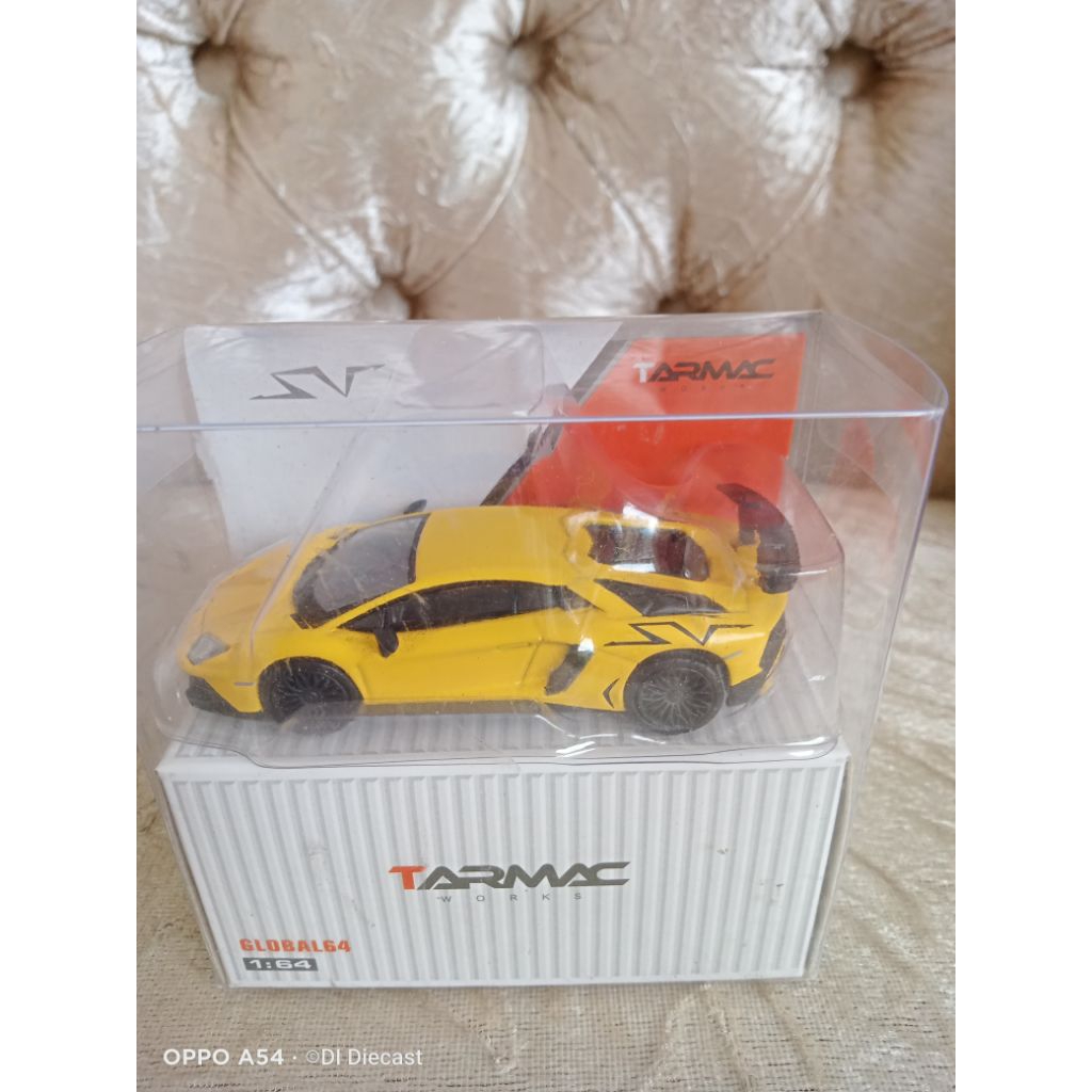 Miniscale Tarmac Lamborghini Aventador SV Giallo Orion (Unseald)