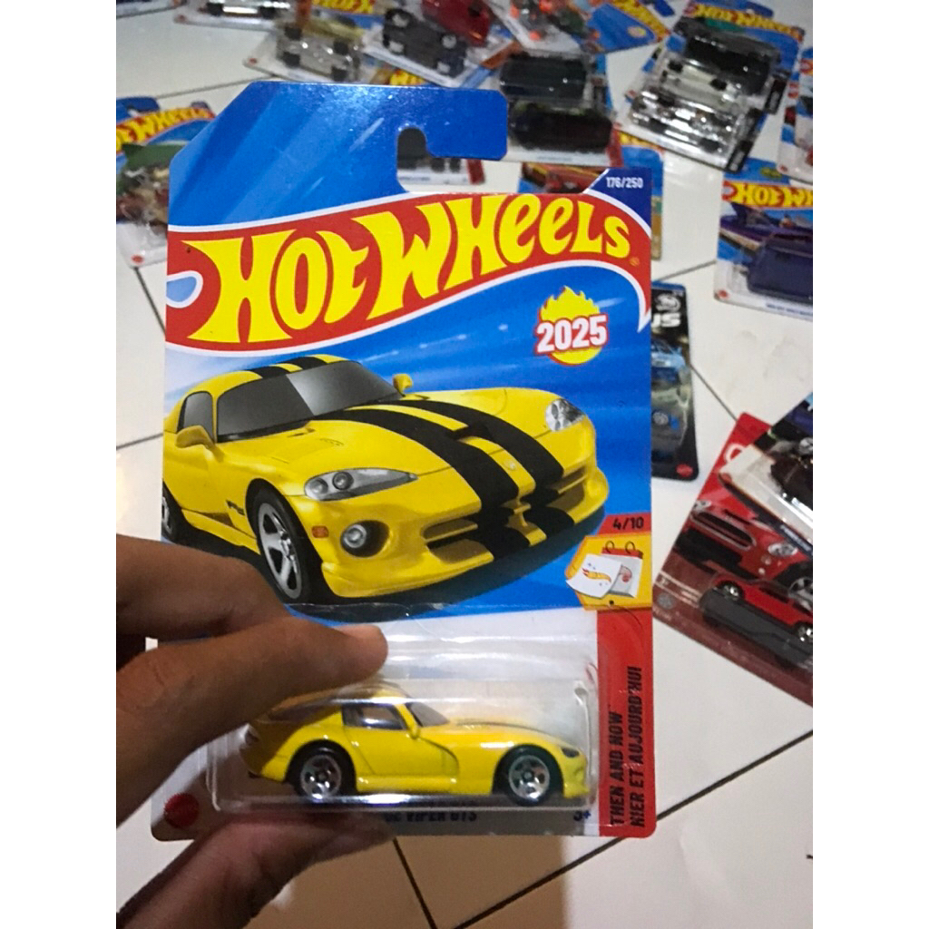 hot wheels dodge viper gts kuning