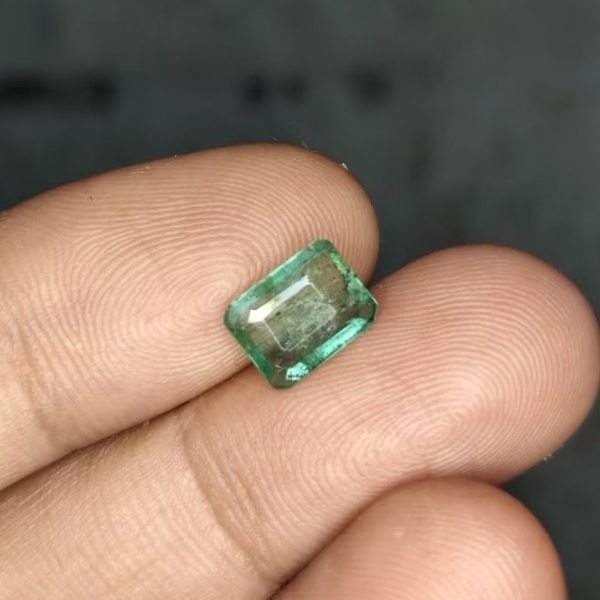 Natural Emerald Beryl Zamrud Colombia 1.60crt Kristal Luster Menyala Sertifikat GLI