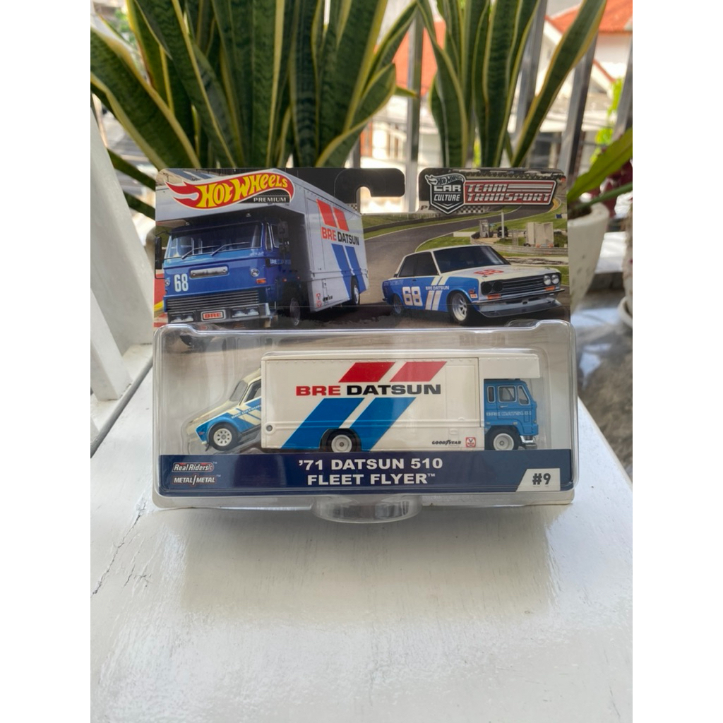Hot Wheels Team Transport 71 Datsun 510 & Fleet Flyer