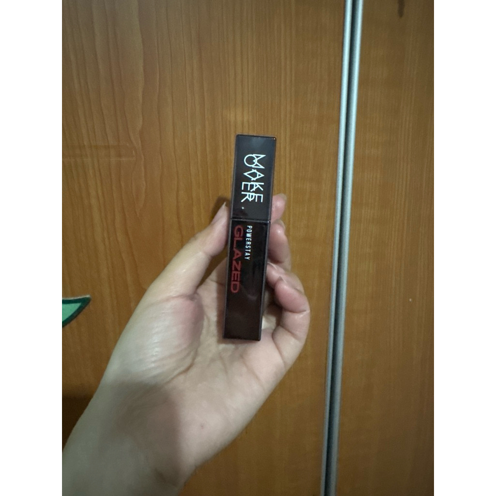 preloved MAKE OVER GLAZED SHADE (D23)