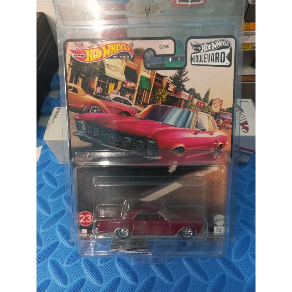 HOTWHEELS PREMIUM '64 BUICK RIVIERA ( FREE PROTECTOR )