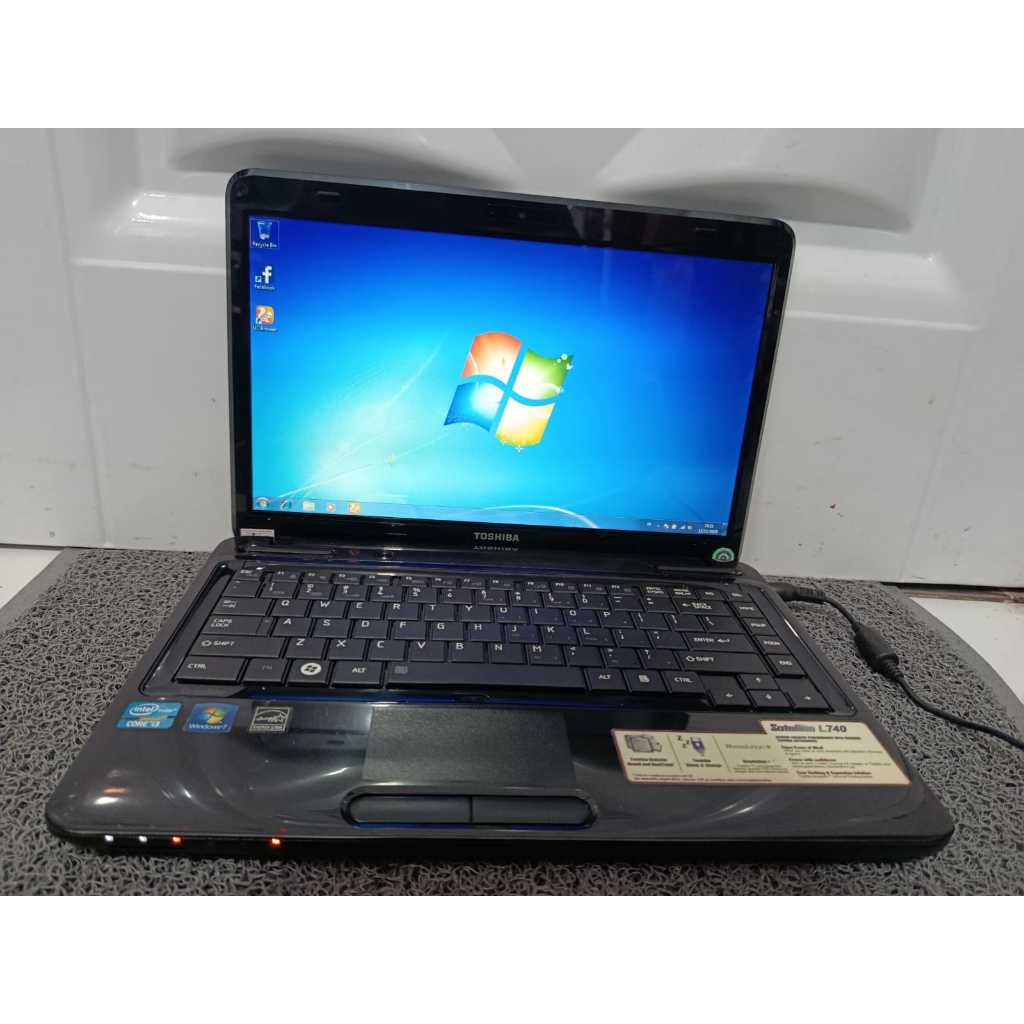 Laptop Toshiba satellite L740  Windows 7 profesional 32-bit Processor Intel core i3-2350M 2.3GHz Ram
