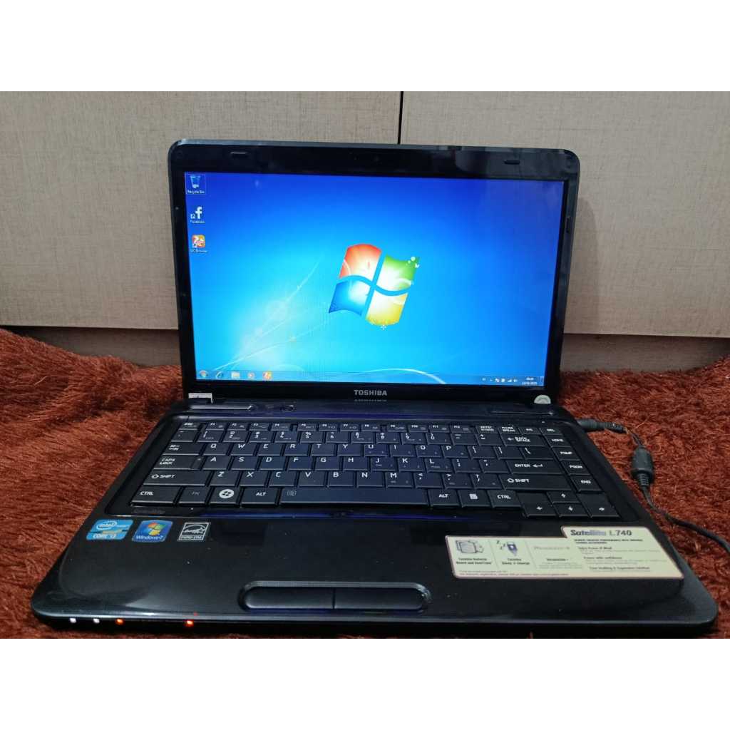 Laptop Toshiba satellite L740  Windows 7 profesional 32-bit Processor Intel core i3-2350M 2.3GHz Ram