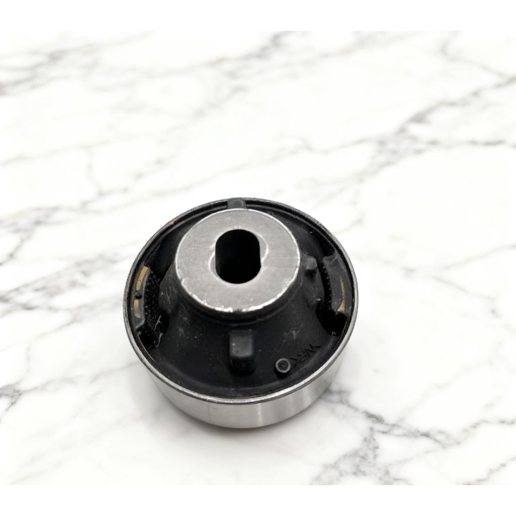 Bushing Lower Arm Avanza Veloz original