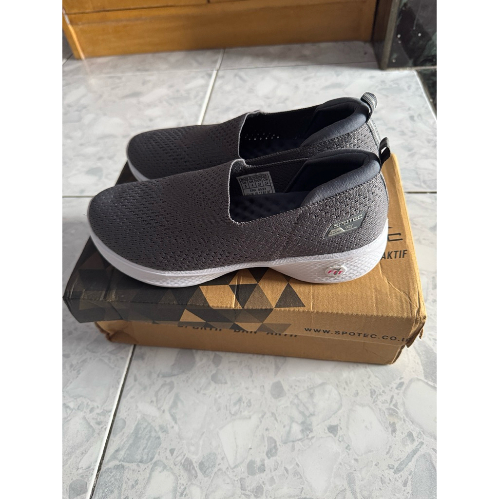 Sepatu Spotec slip on wanita