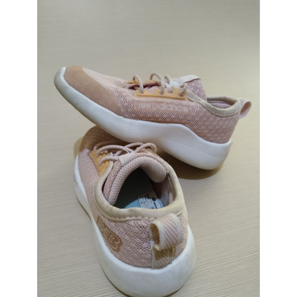Sepatu bekas Anak Cewek NB ukuran 25