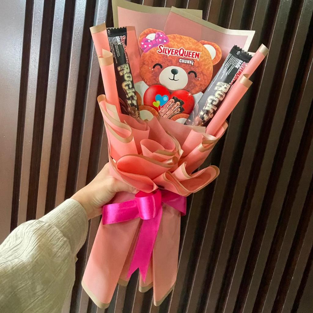 Buket LOVE BEAR Coklat Silverqueen / Buket Wisuda Murah / Buket Kado Ulang Tahun / Buket Perpisahaan