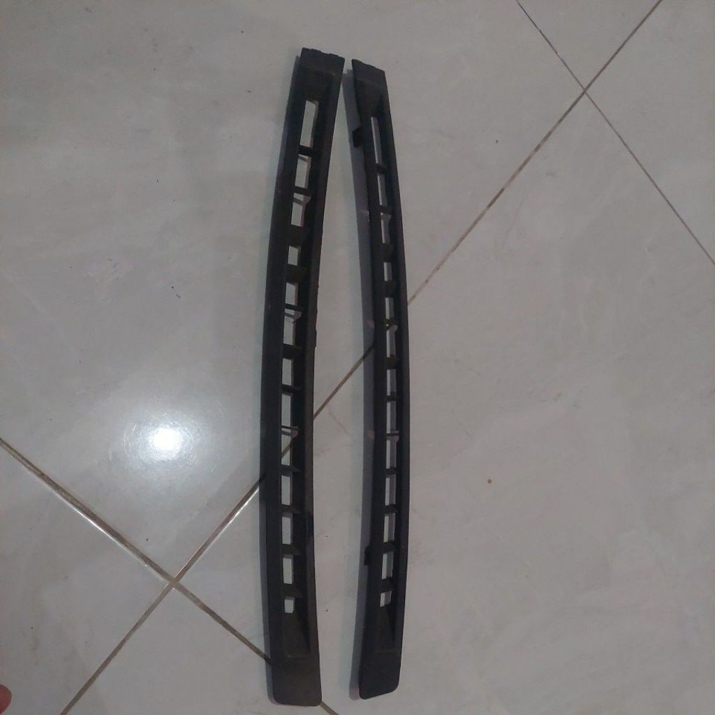 kisi ac atas dasbor mobil timor