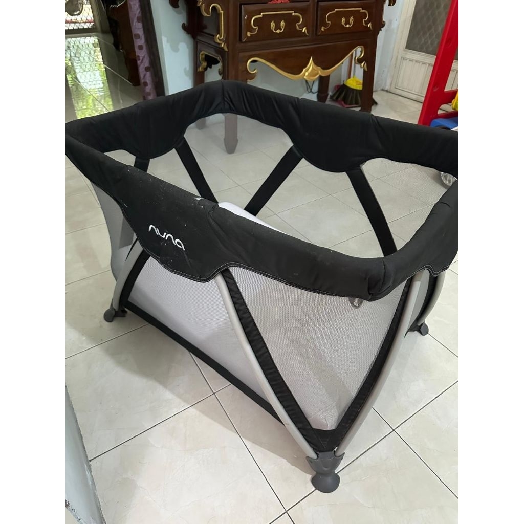 Preloved Nuna Baby Box Bayi Tempat tidur bayi + matras bekas second