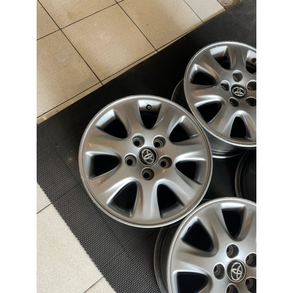 Velg oem Camry R15 pcd 5x114.3