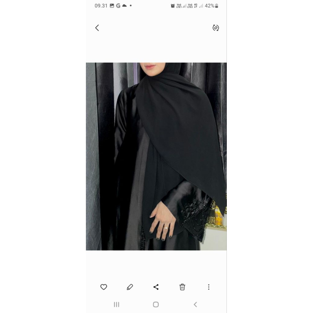 salma abaya