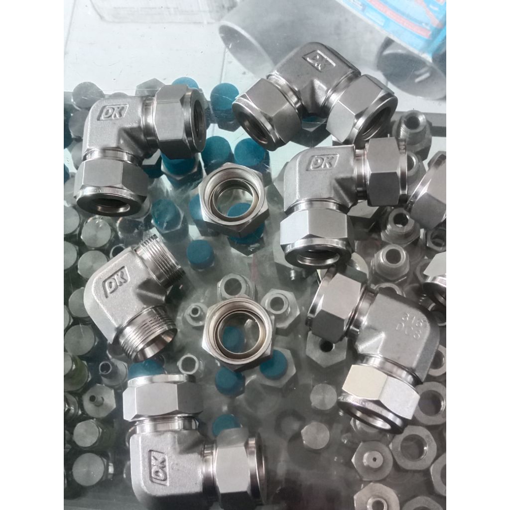 Union Elbow 18MM OD SS316 DK-LOK