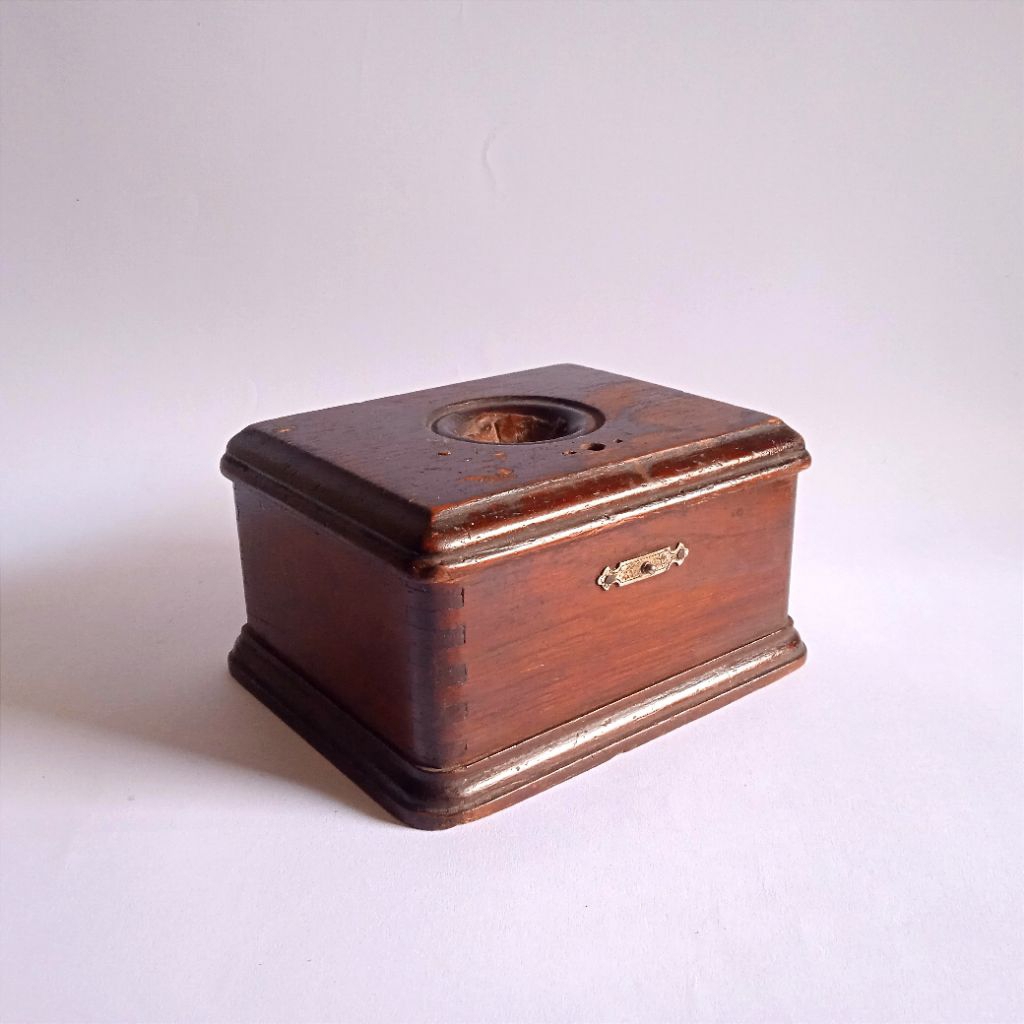 Antik Vintage Kotak Peti Tua Ukuran Kecil Kayu Jati Sambungan Ekor Burung Kuno Layak Koleksi