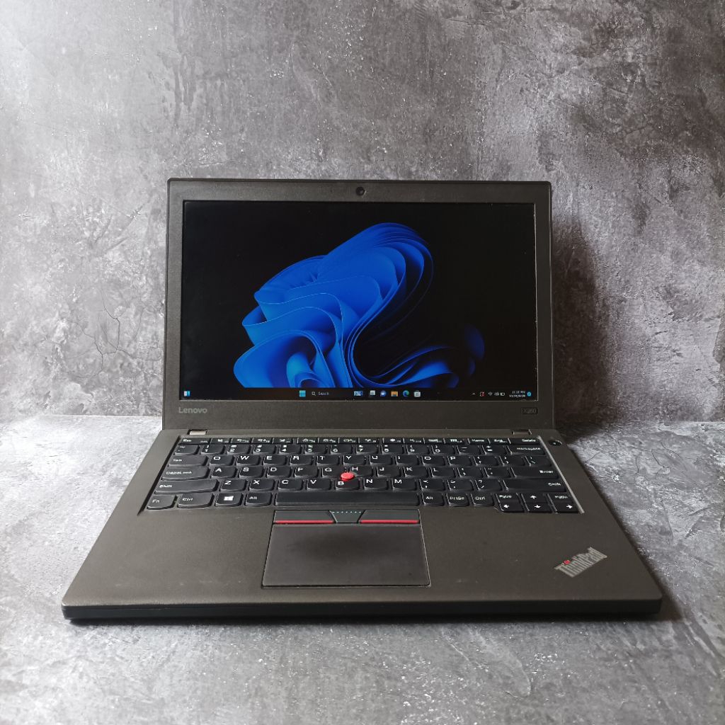 LENOVO THINKPAD X260 i5 - 6300U / 8GB RAM / 256GB SATA / HD / MULUS