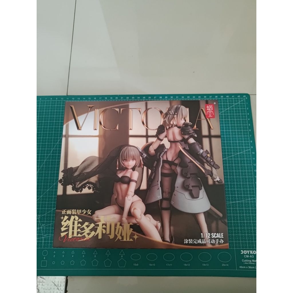 snail shell victoria 1/12 figure bib