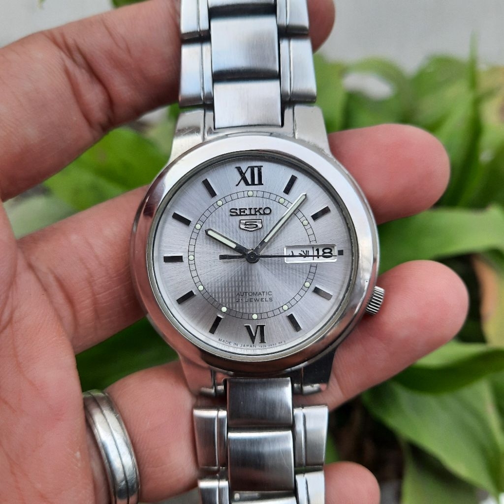 Seiko 5 Automatic SNKA19K1 White Putih Sunbrust Dial SNKA19 7S26-02N0