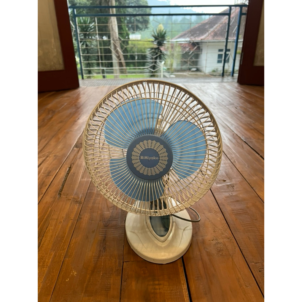 Preloved Kipas Angin Cosmos 9 inch kecil