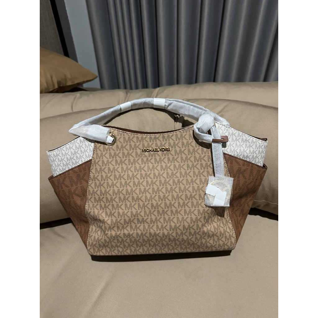 MK jet set travel tote bag