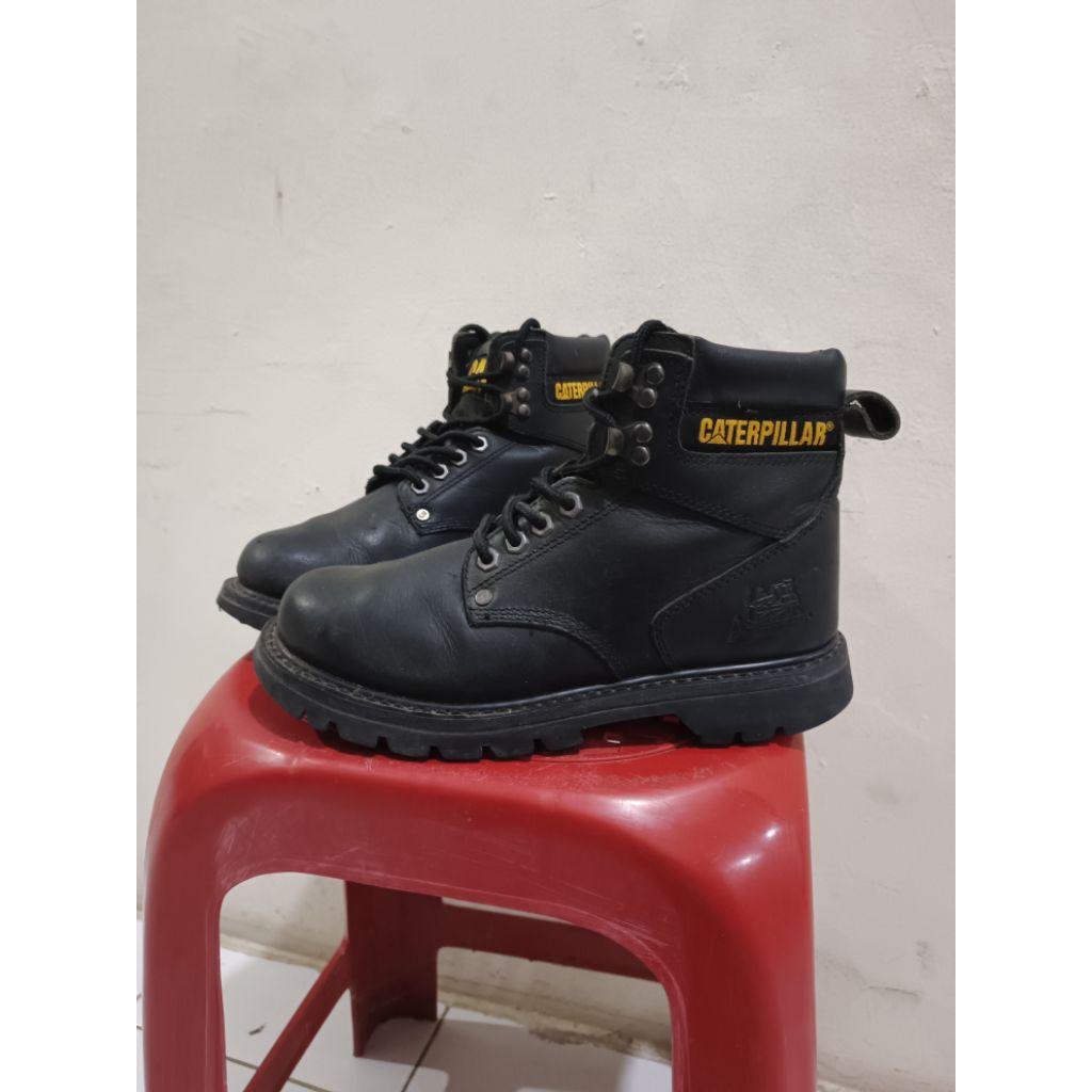 Boots Caterpillar Second Shift Size 40 ½ / 6 ½ UK Sepatu Gunung Timberland Docmart Boot Redwing