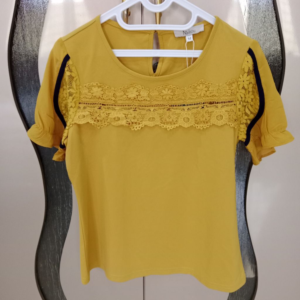 Blouse Kaos Baru Atasan Wanita Nikkou Kuning Mustard Brokat ukuran M LD90cm