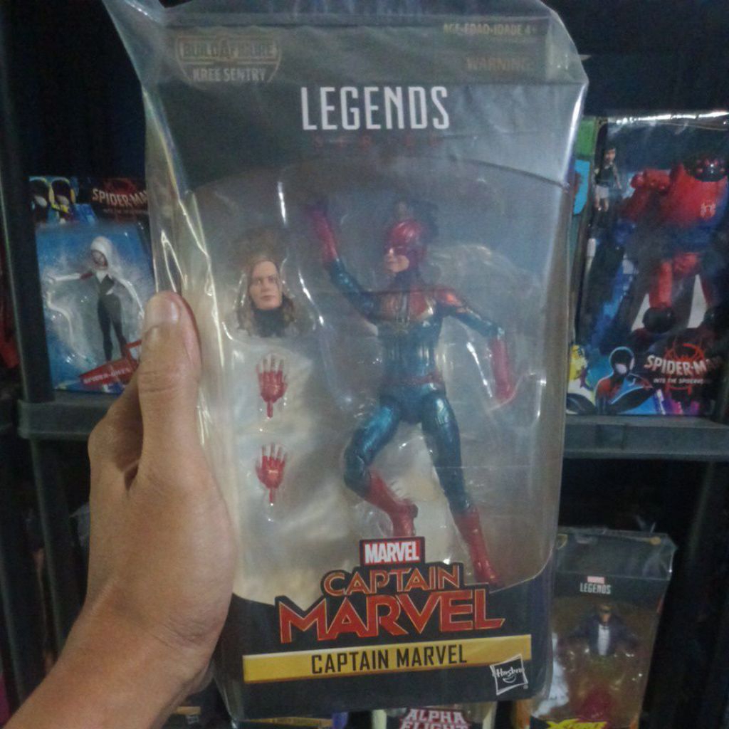 HASBRO MARVEL LEGENDS SERIES CAPTAIN MARVEL ACTION FIGURE ORIGINAL