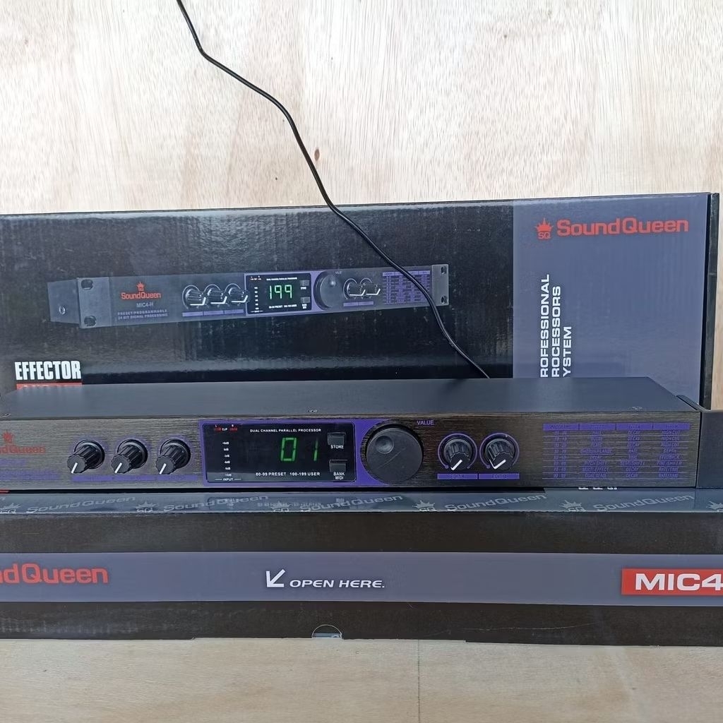 EFFECT VOKAL SOUNDQUEEN M8C4-H HITAM