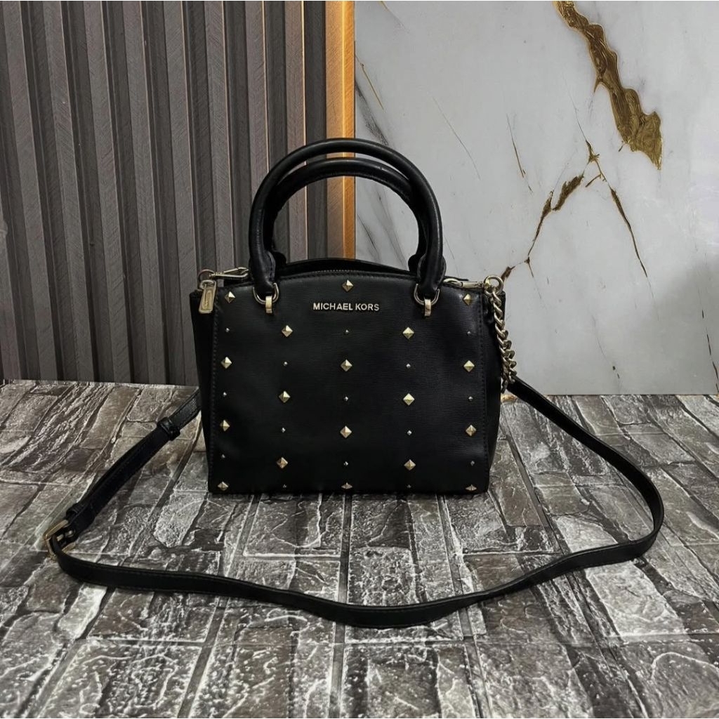 MK Ellis Small Studded