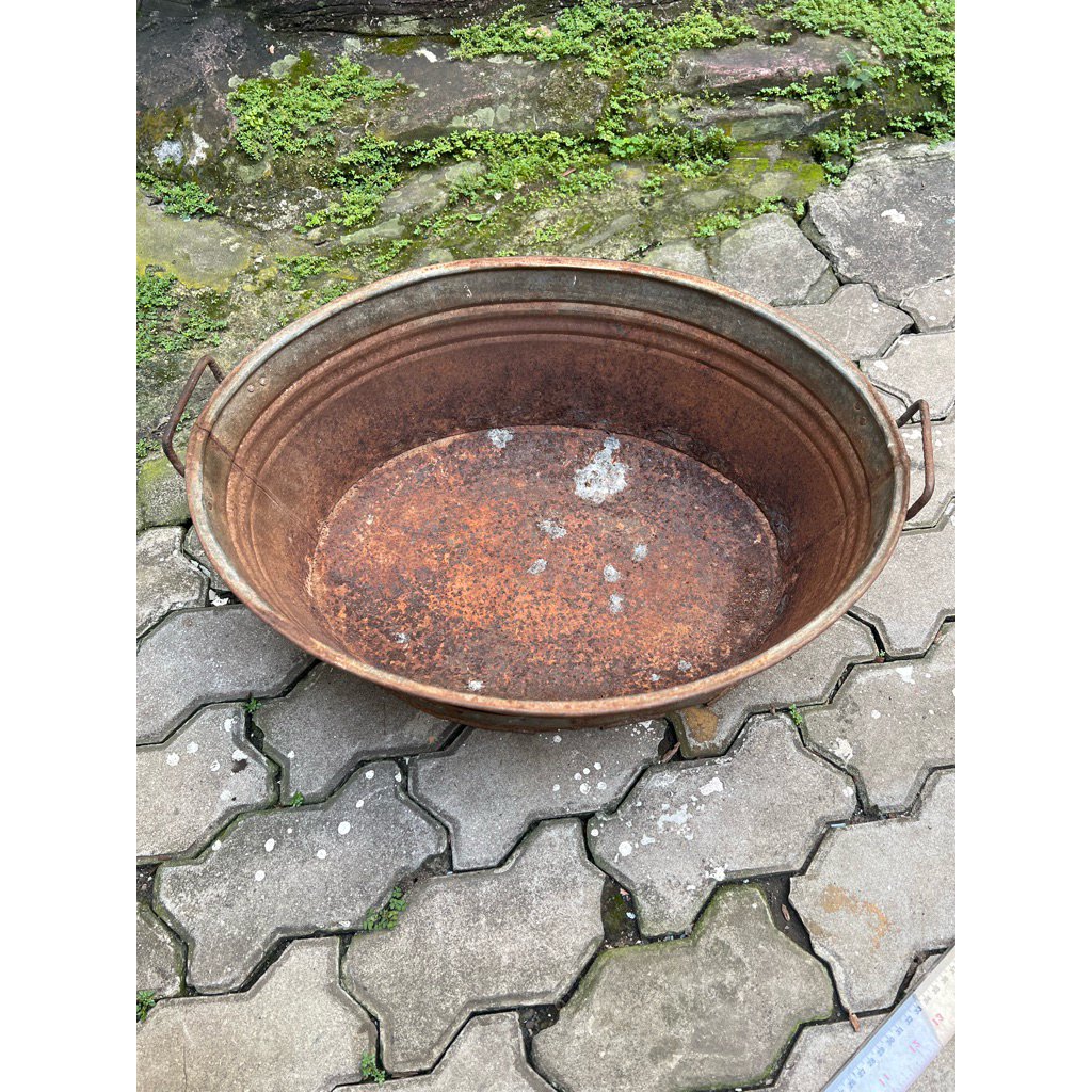Ember / Ompreng / Bak Mandi Lawas Kuno Legend Jadul Bahan Seng (atau aluminium ??) Ukuran Sedang, Ov