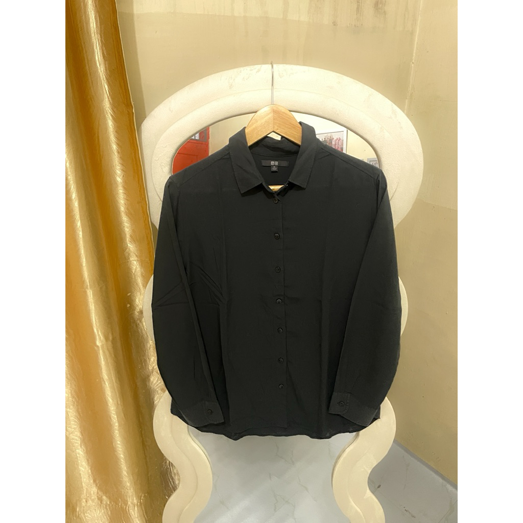 uniqlo hitam pekat NET 