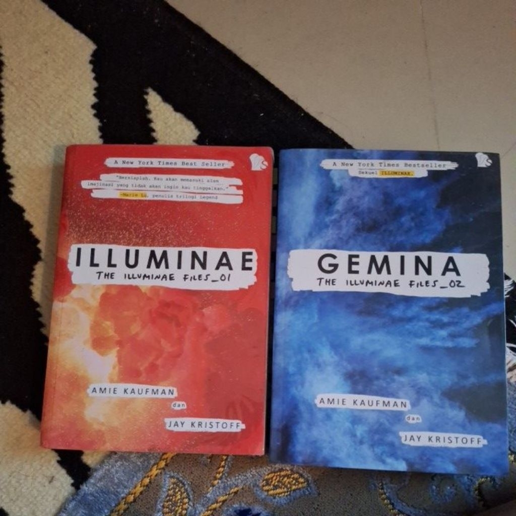 1 set preloved novel/buku the illuminae files 1 &2 (illuminae & gemina)