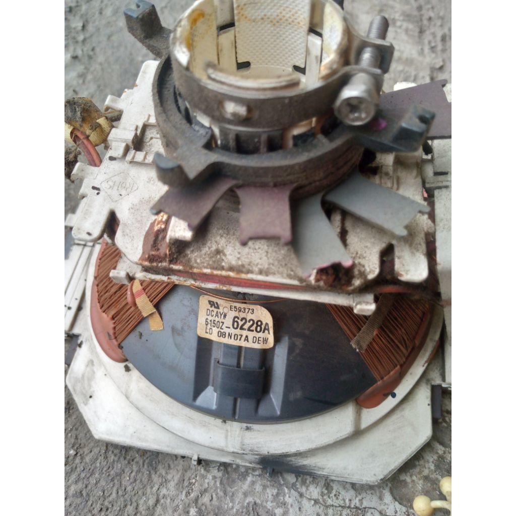 Yoke, konde TV tabung slim 21inc merk LG seri 6228A.