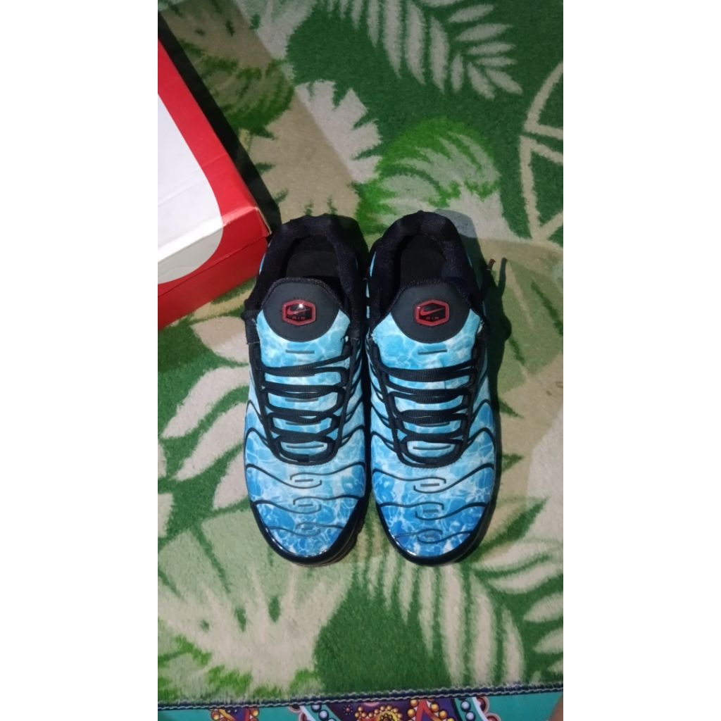 Airmax tn shark attack