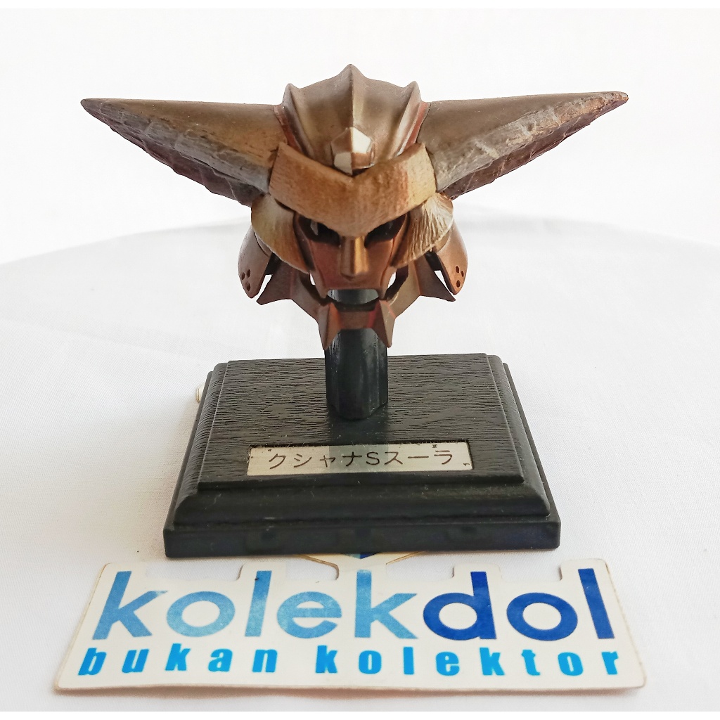 Monster Hunter 3" Helmet Armor Stand - Kushala Daora Kabuto