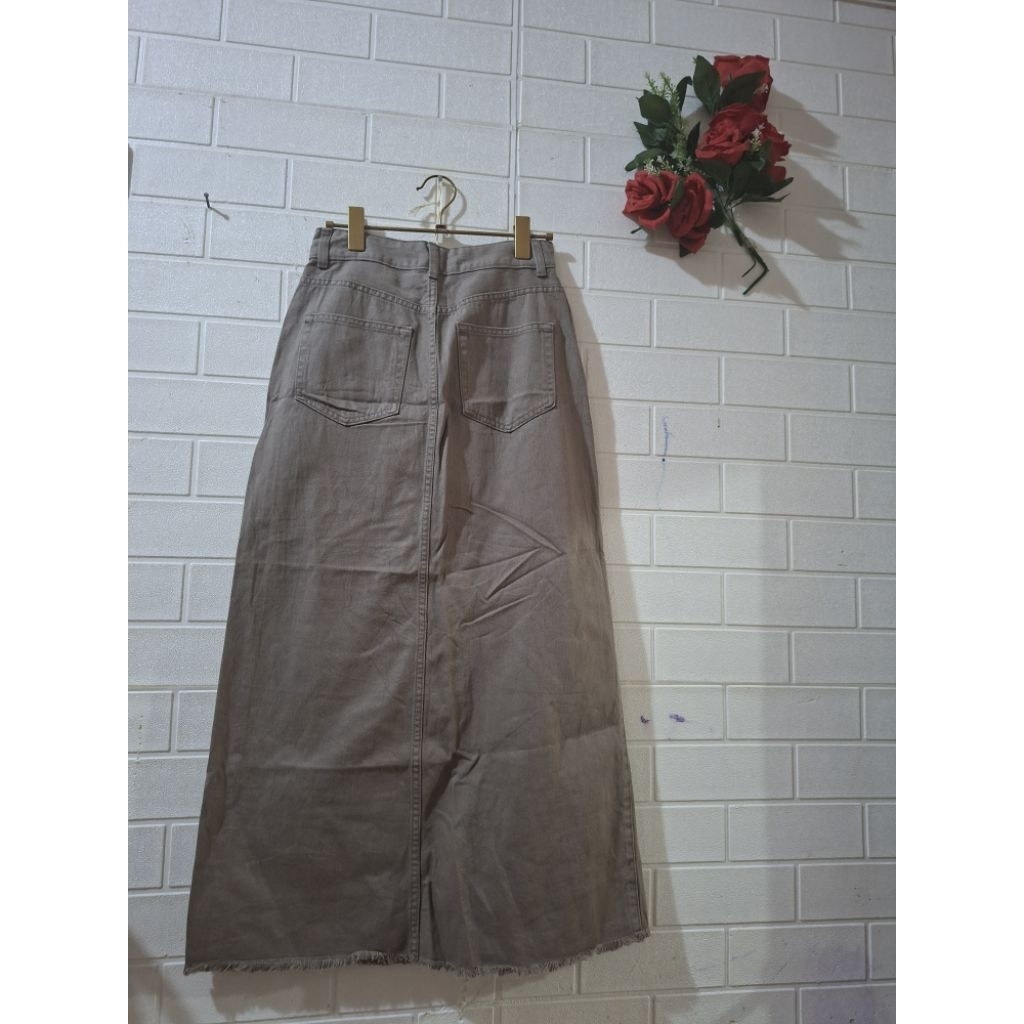 Rok GU  jeans warna beige