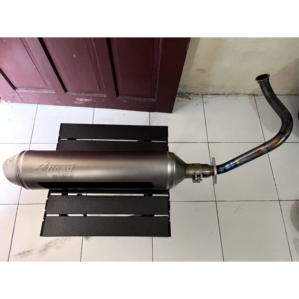 Kenalpot LEOVINCE 4 ROAD VARIO NEW, lis karbon Leheran titanium