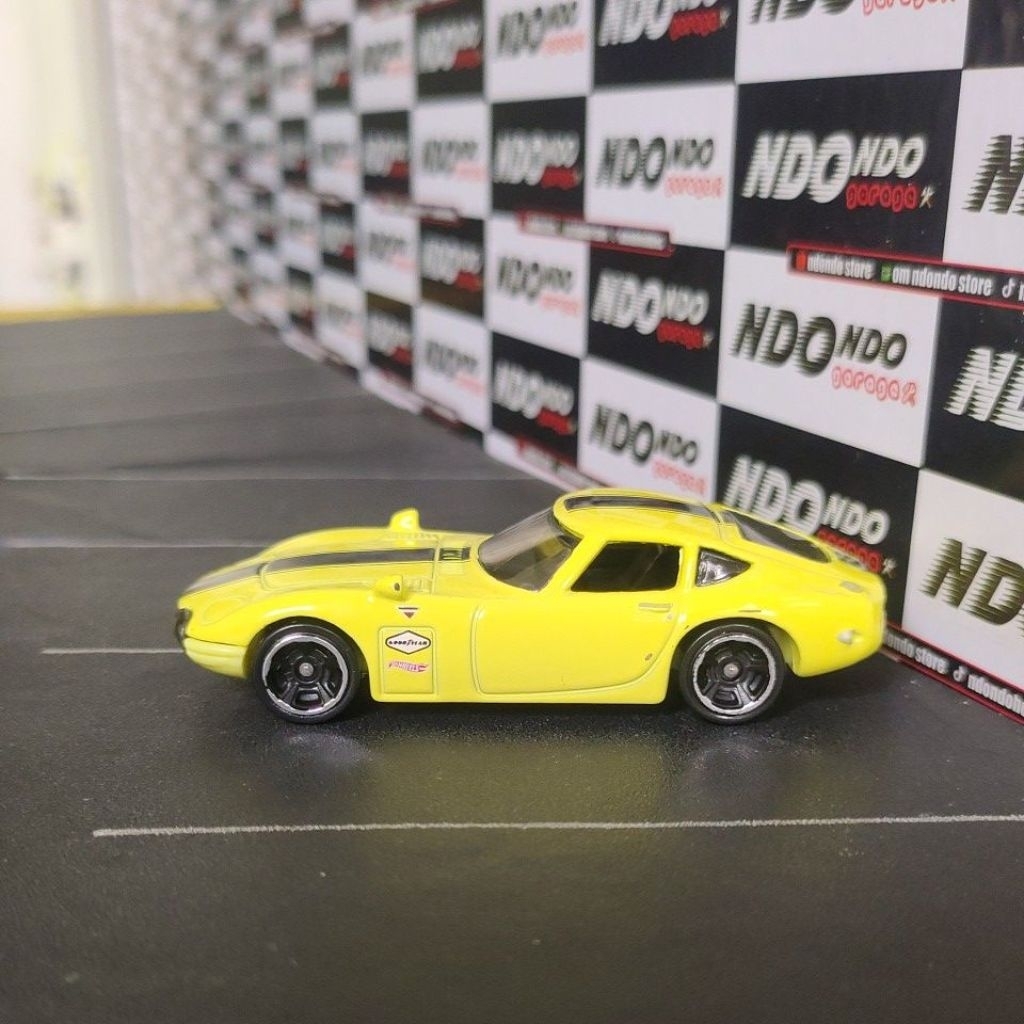 Hot Wheels Toyota 2000 GT Cream Yellow 2nd Loose - 2023 Japanese Classics