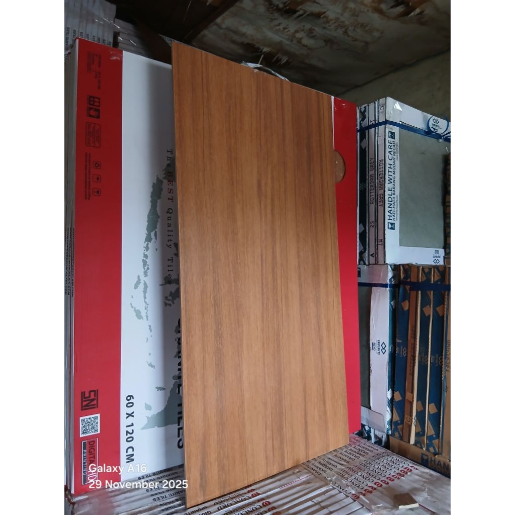 granit keramik lantai motif kayu mahogany 60x120 castum ukuran pijakan tangga