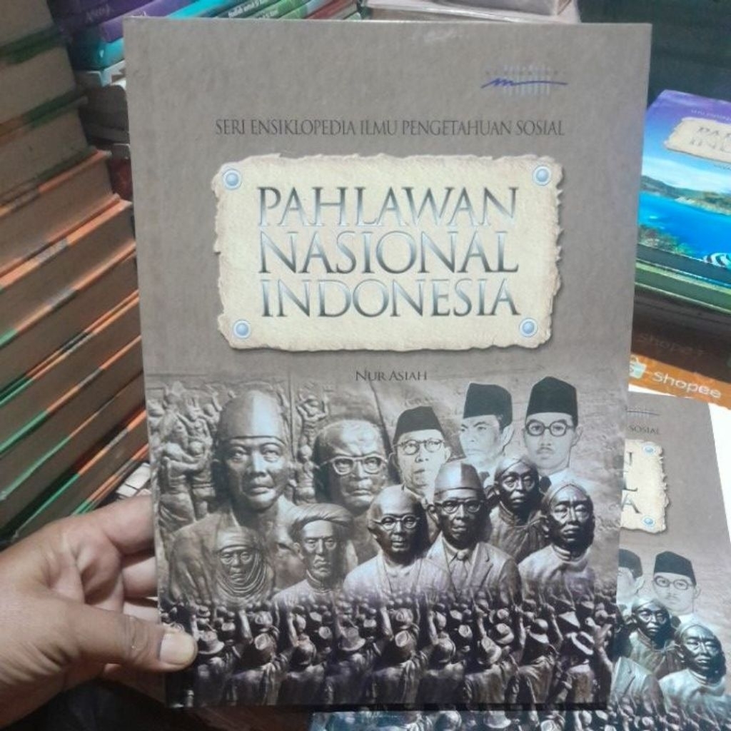 BUKU ENSIKLOPEDIA ILMU PENGETAHUAN PAHLAWAN NASIONAL INDONESIA