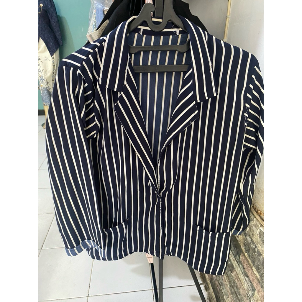 Blazer Stripe hitam Putih