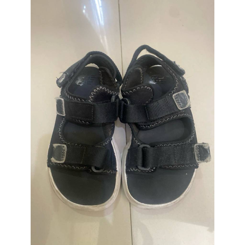 Preloved sendal new balance anak2 unisex original