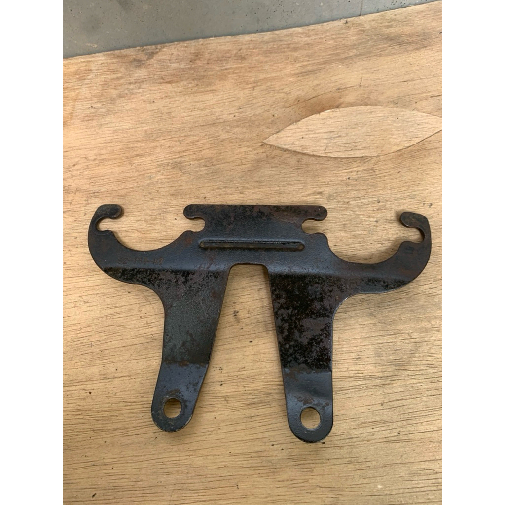 Breket spidometer Suzuki A100 original