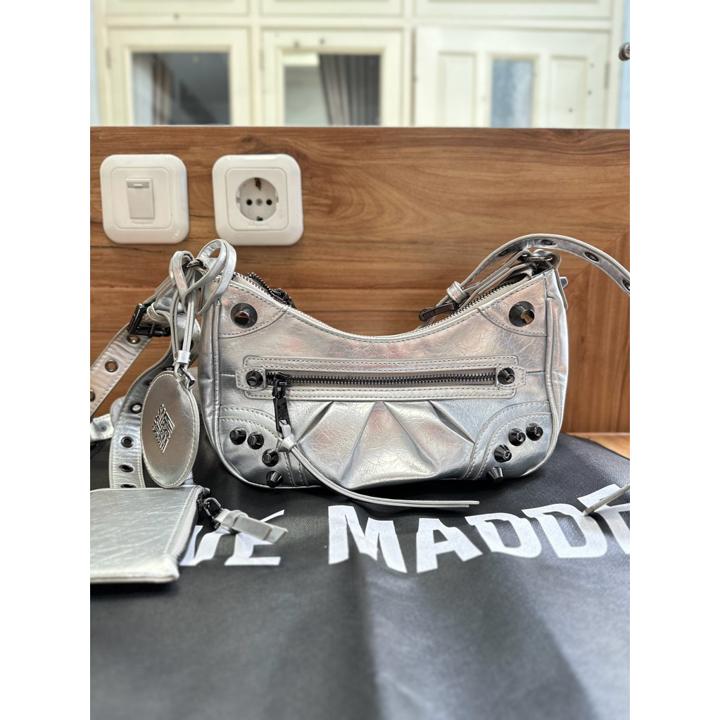 Steve Madden Bglowing Silver preloved
