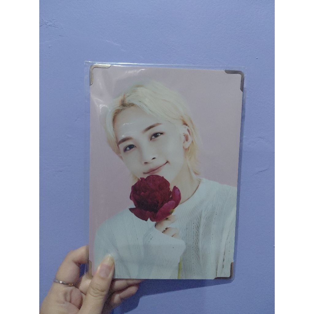 SEVENTEEN CAFE IN SEOUL - JEONGHAN PREMIUM PHOTO