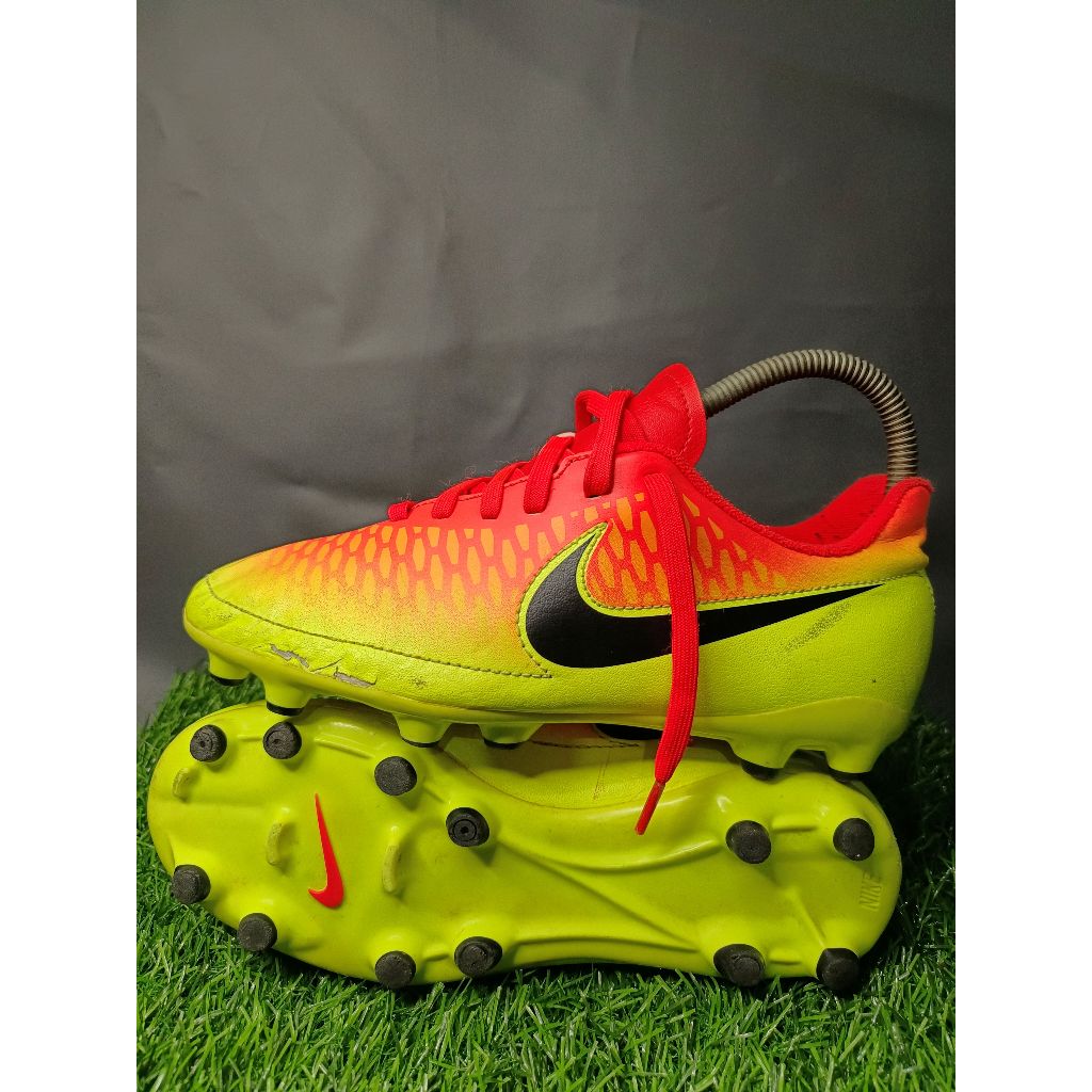 SEPATU BOLA SECOND ANAK MAGISTA